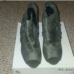 Aldo Garnache Gray Ankle Boots Ruffles Size 10